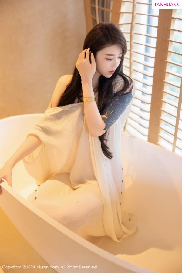   [XiuRen]高清写真图 2024.07.11 No.8842 夏竹 性感美腿第31张图片